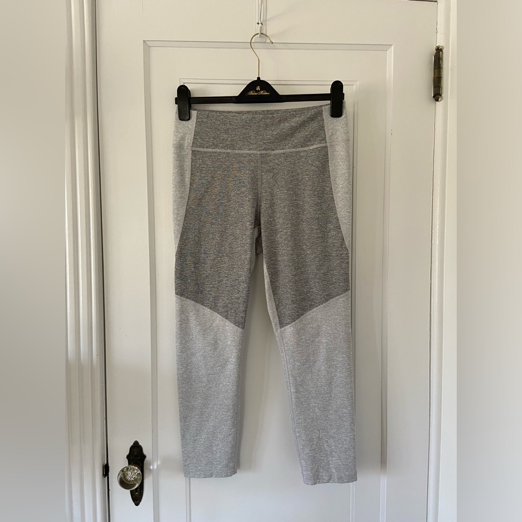 Outdoor Voices 3/4 Warmup Leggings In Ash Grey, Size Large